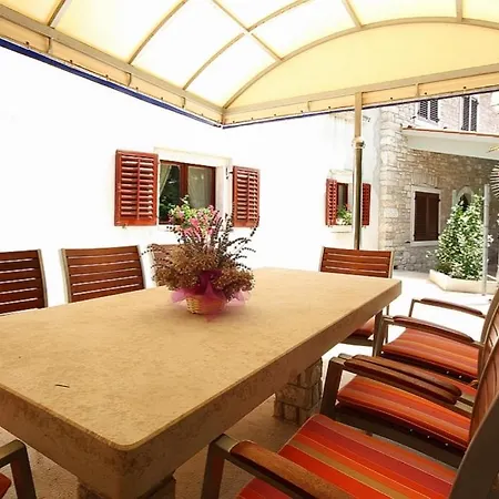 Apartment Ladonja 2 *