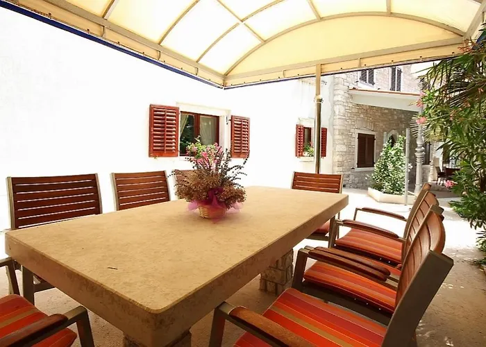 Apartamento Ladonja 2 *